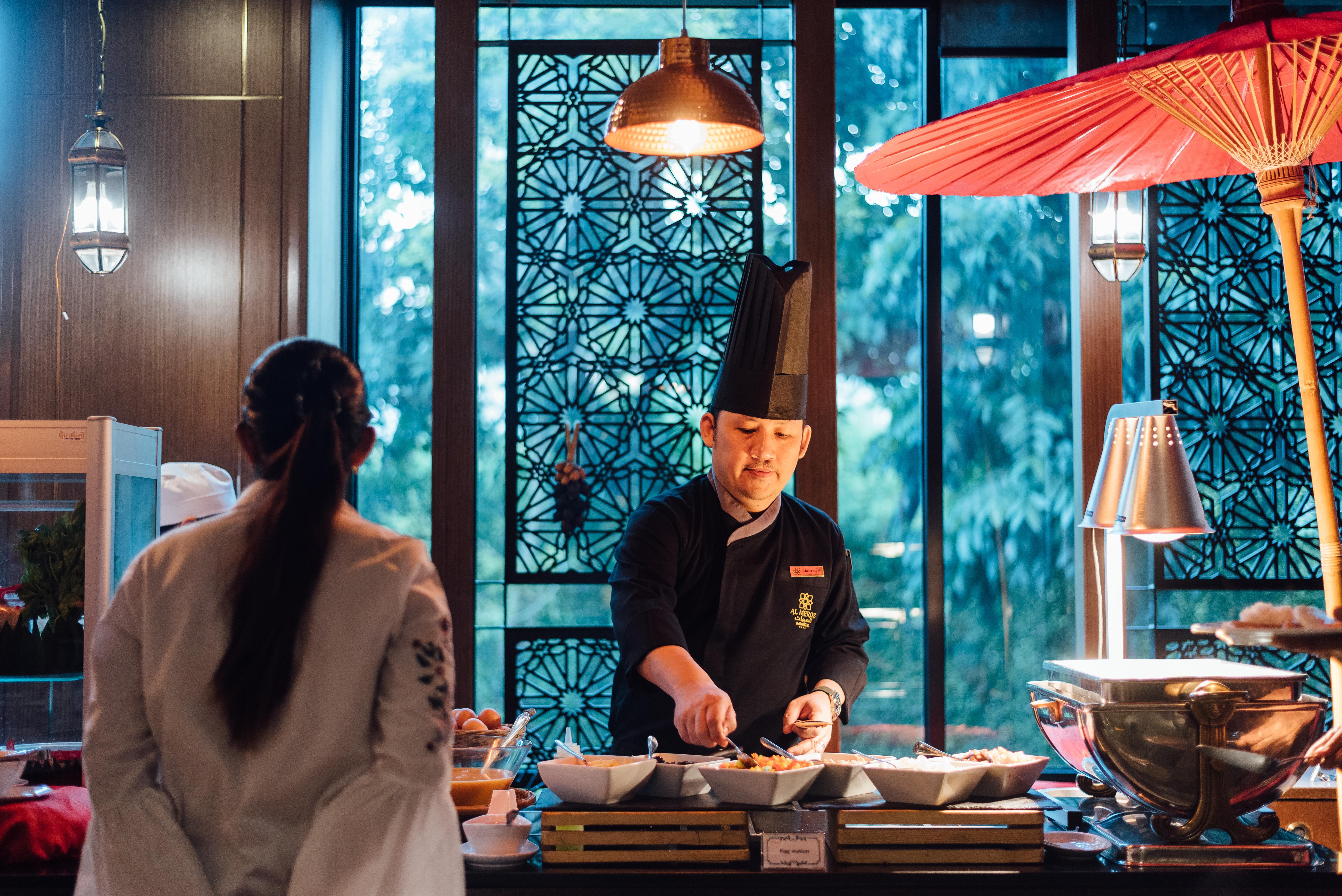 فندق ال ميروز بانكوك - الفنادق الحلال الرائدة في العالم المظهر الخارجي الصورة A chef at work